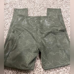 Zyia Olive Maze Light n Tight 24” Legging 6-8